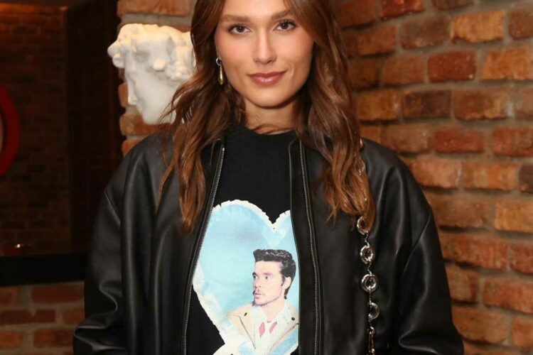 Sasha Meneghel no show solo de João Lucas