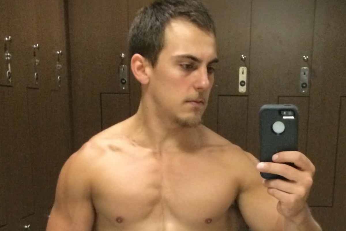 selfie de adam turck na academia