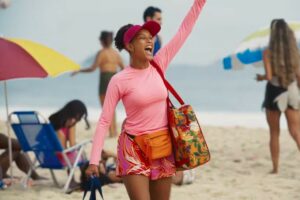 raquel (tais araujo) vendendo sanduíches na praia em vale tudo