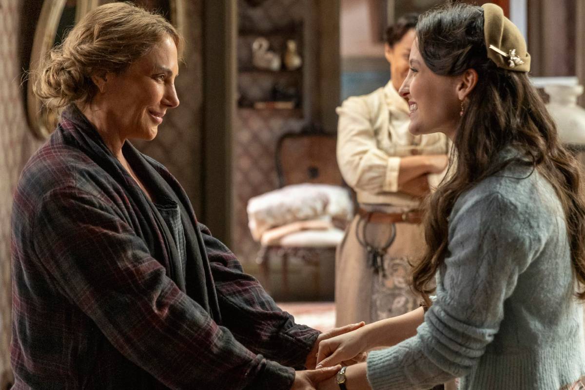 Estela (Larissa Manoela) e (Heloisa Périssé) em Êta Mundo Melhor