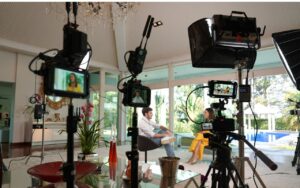 João Liberato grava entrevista para o Domingo Espetacular