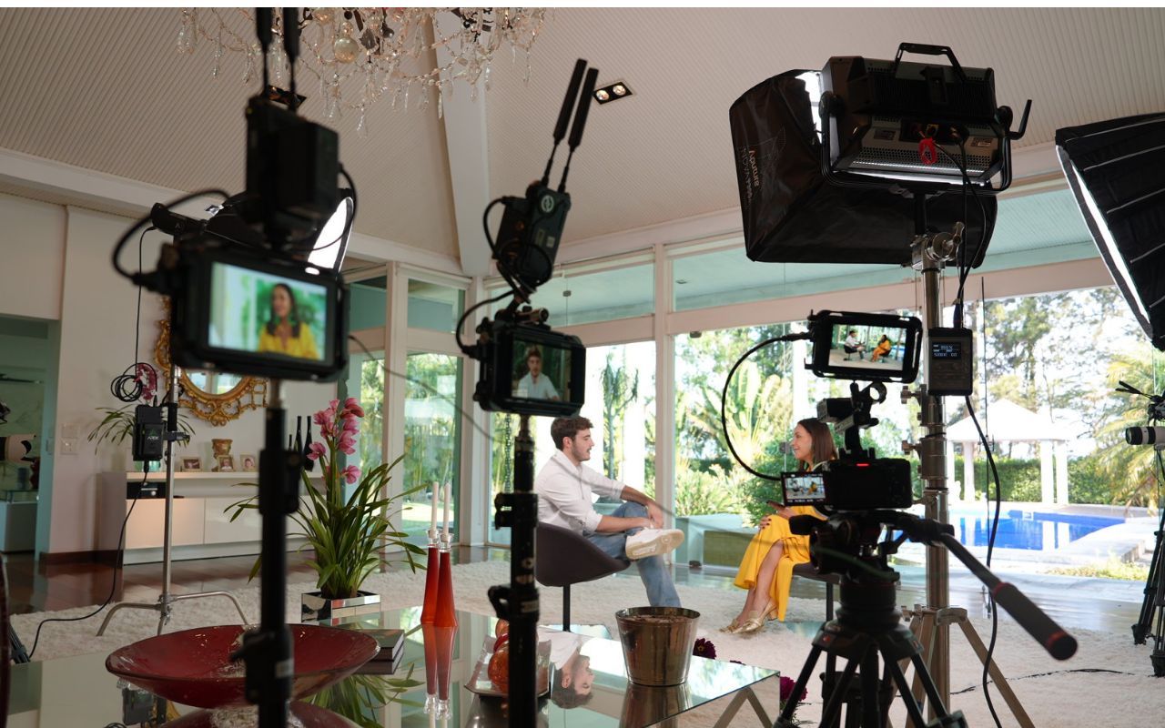 João Liberato grava entrevista para o Domingo Espetacular