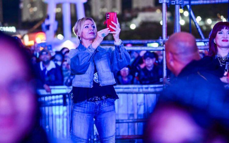 Thw Town: Leana Dolci., esposa de Bruce Dickinson