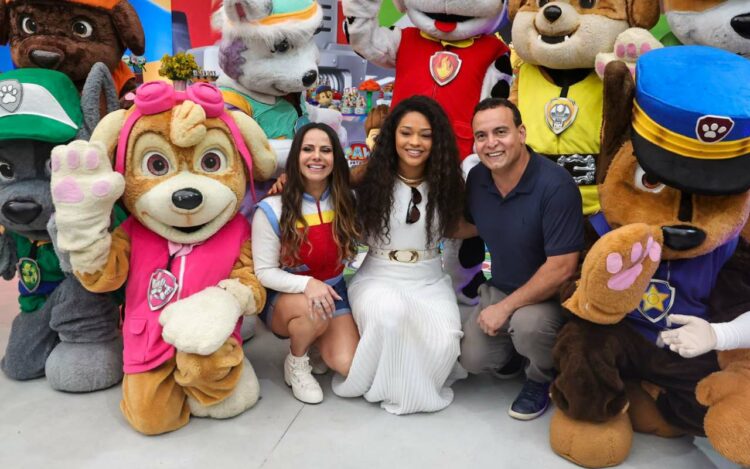 Viviane Araujo, Tio Beto e Juliana Alves