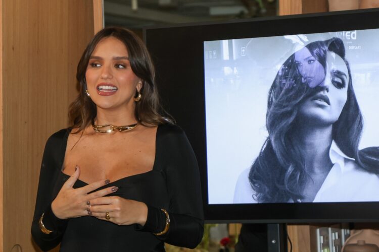 Rafa Kalimann lança linha de acessórios