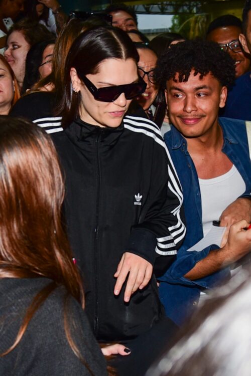 Jessie J. desembarca em Guarulhos