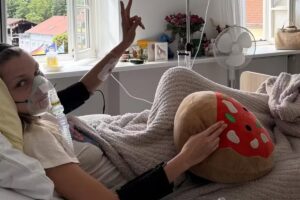 Bella Hadid internada