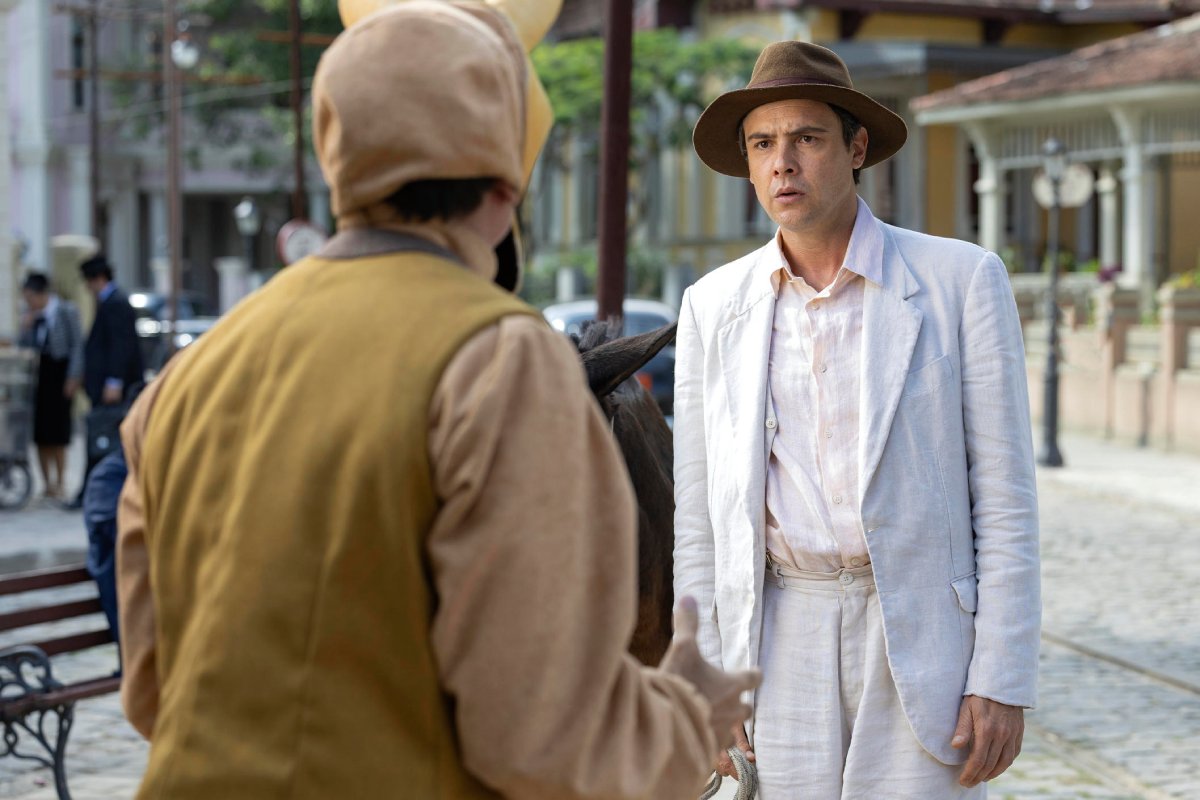 Ernesto (Eriberto Leão) e Candinho (Sergio Guizé) em Êta Mundo Melhor