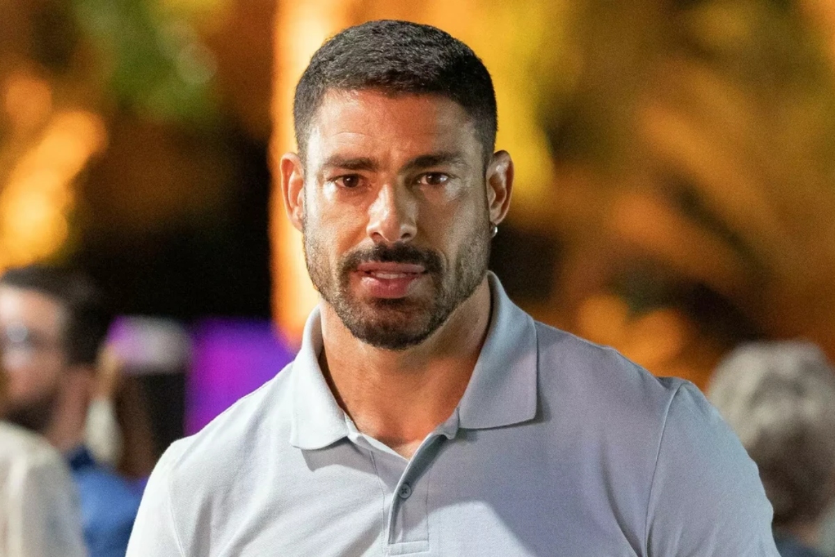 César Ribeiro (Cauã Reymond)