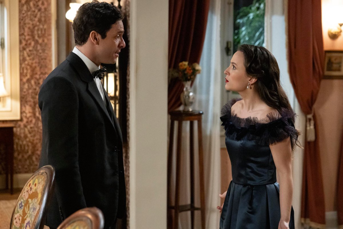 Celso (Rainer Cadete) implora para Estela (Larissa Manoela) em ‘Êta Mundo Melhor’