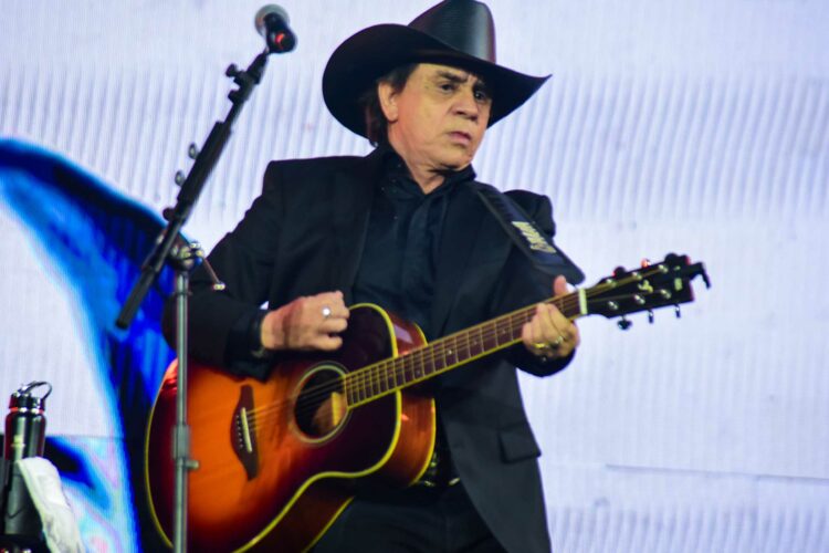 Chitãozinho e Xororó fazendo show no Jaguariúna Rodeo Festival