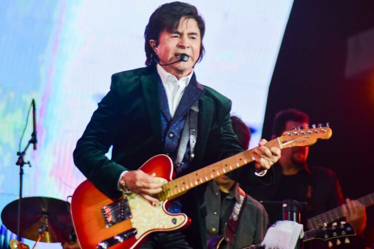 Chitãozinho e Xororó fazendo show no Jaguariúna Rodeo Festival