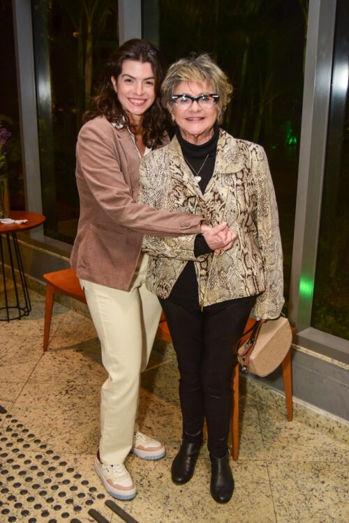 Fafy Siqueira e a namorada