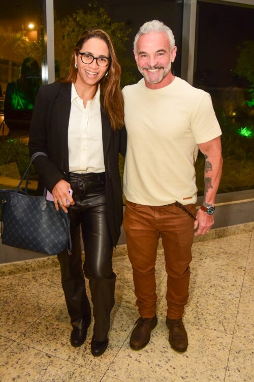 Mateus Carrieri e a esposa