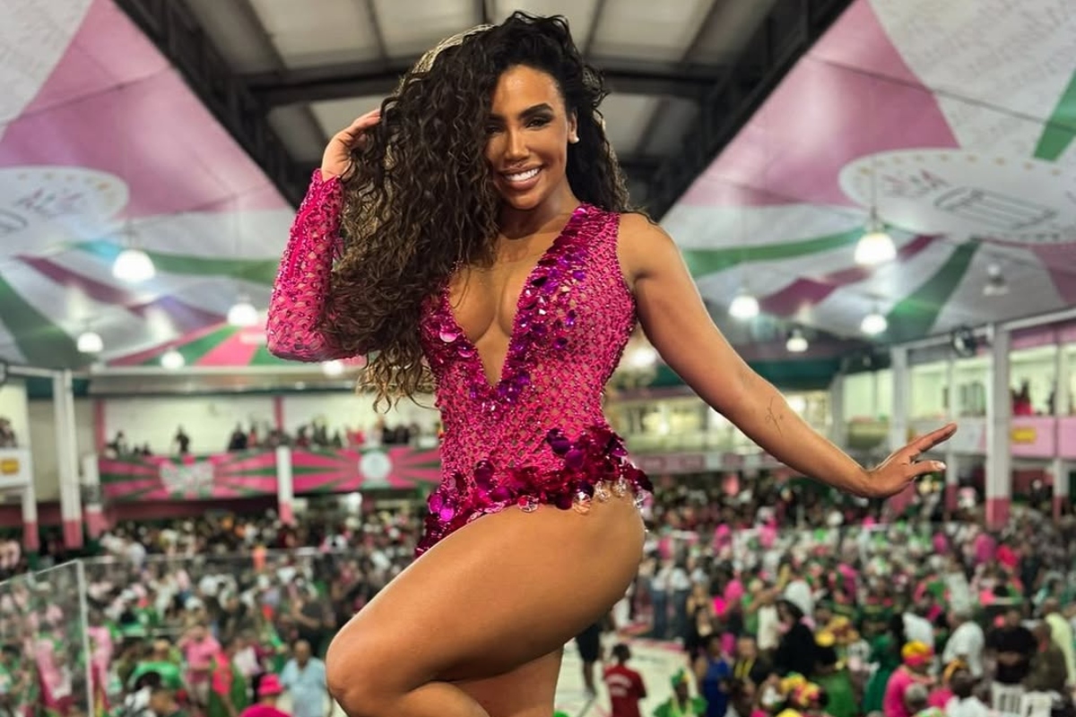 Evelyn Bastos - rainha da bateria da Mangueira