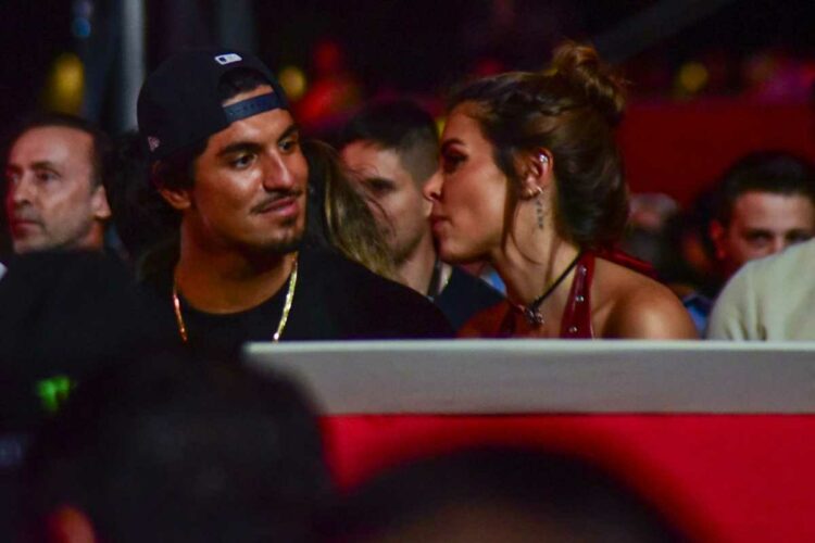 Gabriel Medina com a namorada Isabelle Arantes em show de Jorge e Mateus no Rodeio de Jaguariúna