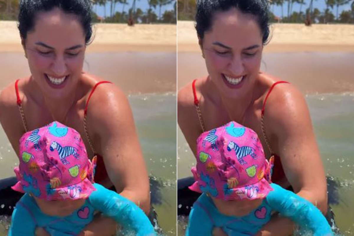 Graciele Lacerda e Clara na praia