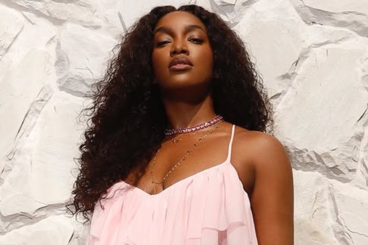 iza posando bonitona