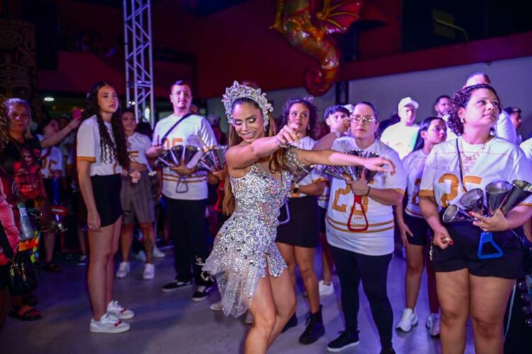 Lexa em eventos de fantasias da Dragões da Real no Carnaval de São Paulo