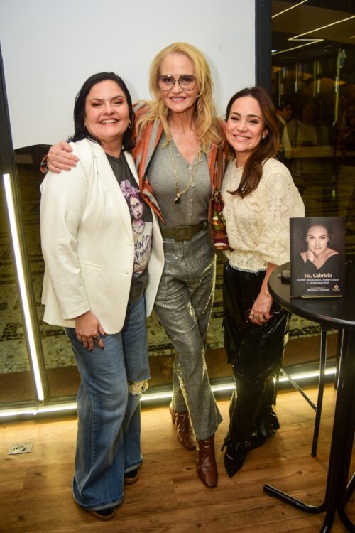 A autora do livro, Bruna Condini, Cláudia Liz e Gabriela Duarte 