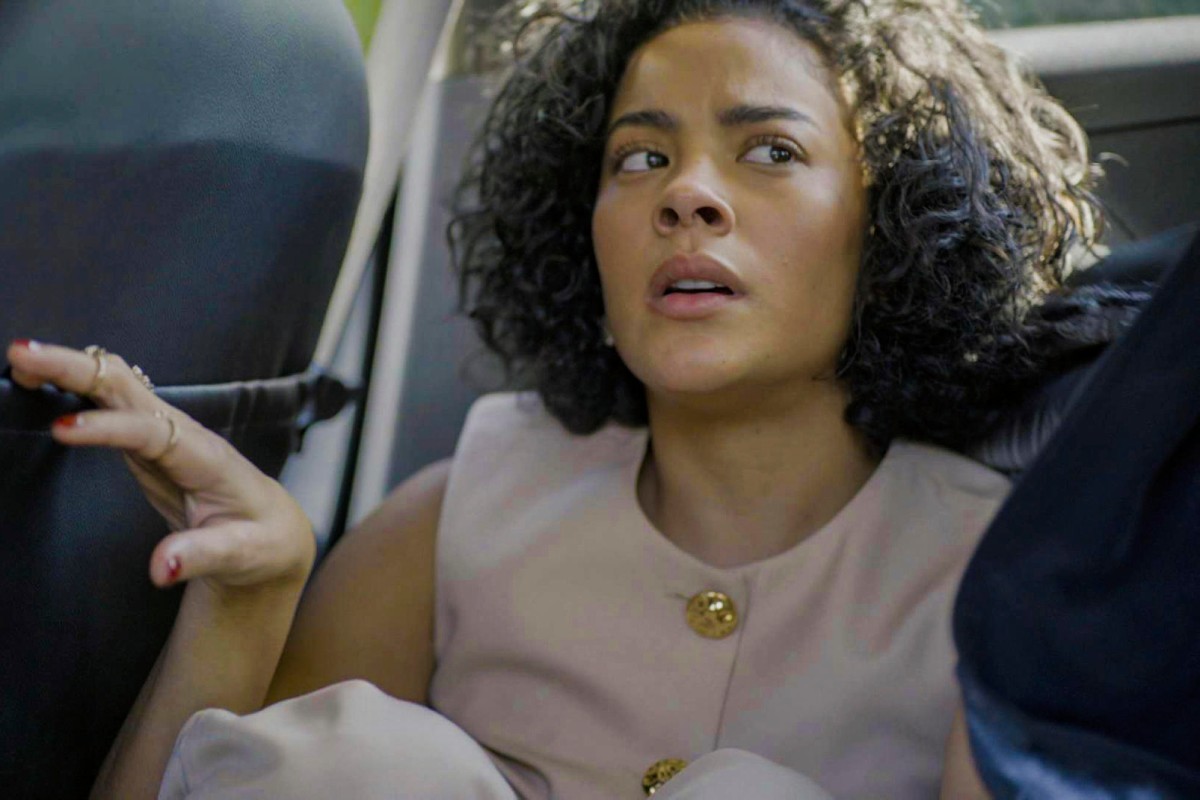 Maria de Fátima (Bella Campo) assustada em 