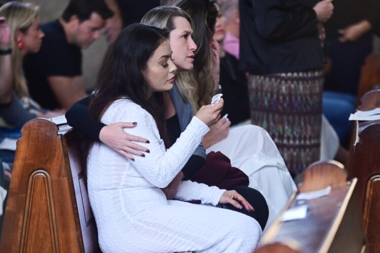 Li Martins na missa de sétimo dia de JP