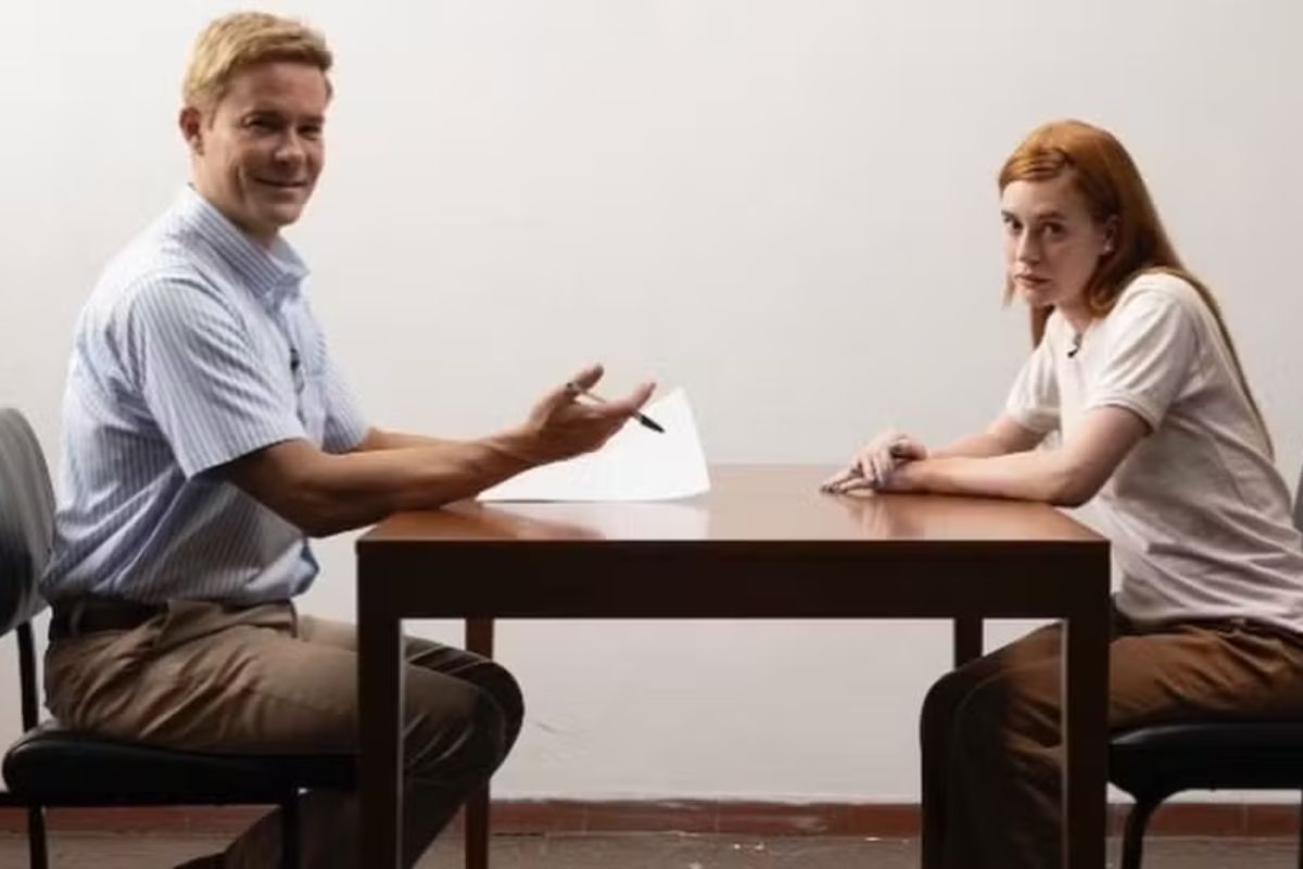 Paulo Vilhena como Gugu e Marina Ruy Barbosa como Suzanne Richtofen