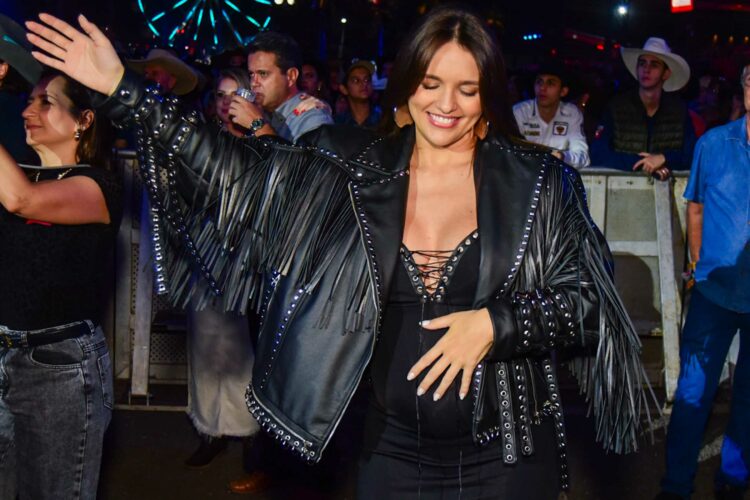 Rafa Kalimann e Kenya Sade curtindo show de Chitãozinho e Xororó no Jaguariúna Rodeo Festival