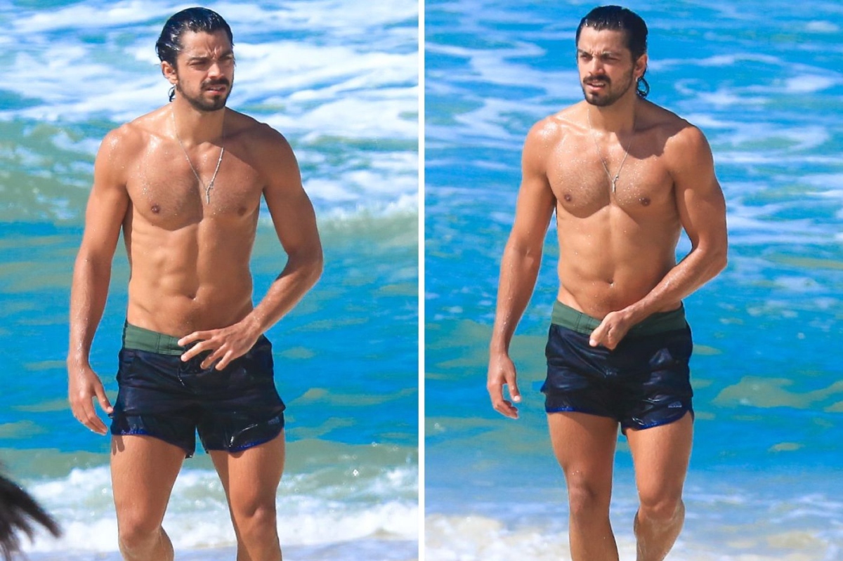 Rodrigo Simas na praia