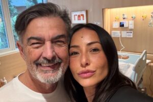 Sabrina Sato e o pai no hospital