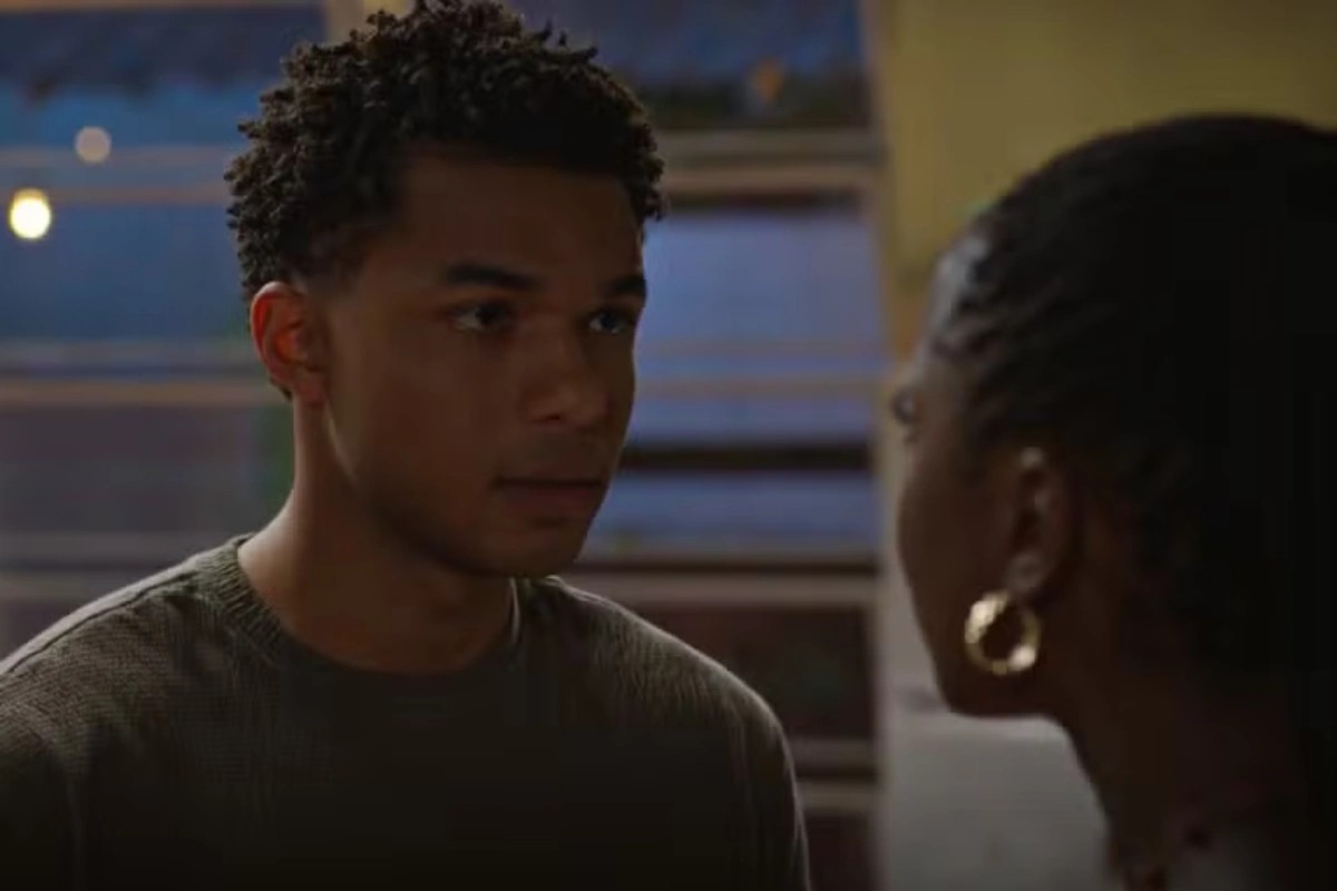 Leo (Clara Moneke) e Samuel (Juan Paiva) em Dona de Mim