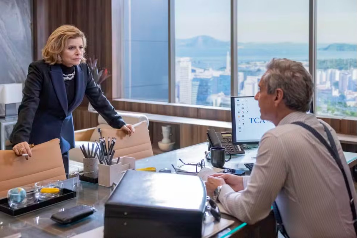 Marco Aurélio (Alexandre Nero) e Odete Roitman (Debora Bloch) em Vale Tudo