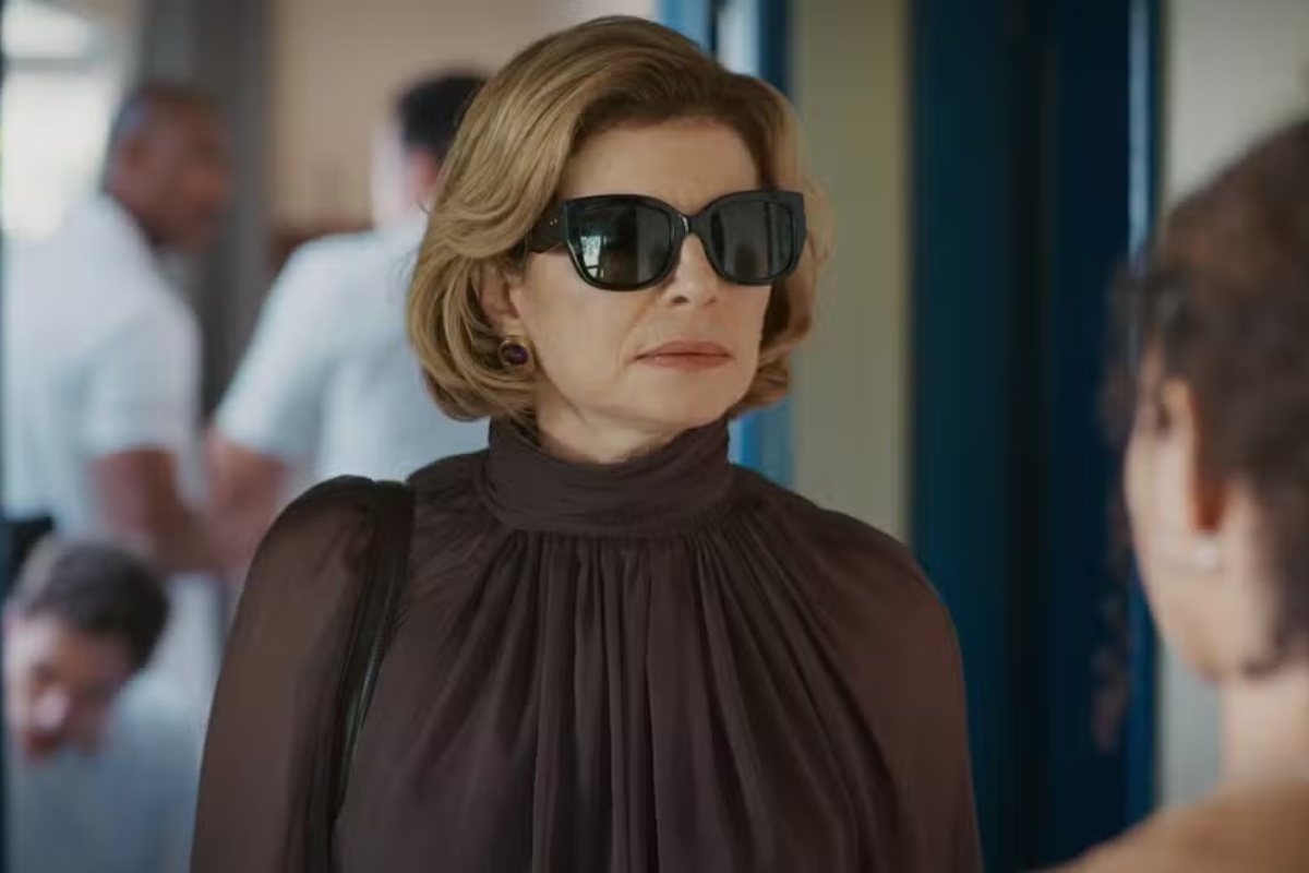 Odete (Debora Bloch) contra-ataca e encurrala Ana Clara (Samantha Jones) em Vale Tudo