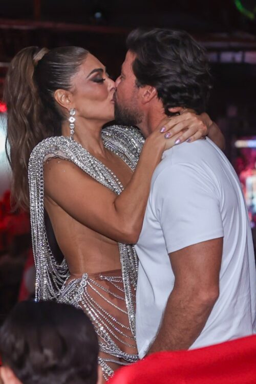 Juliana Paes e o marido na final de samba da Viradouro