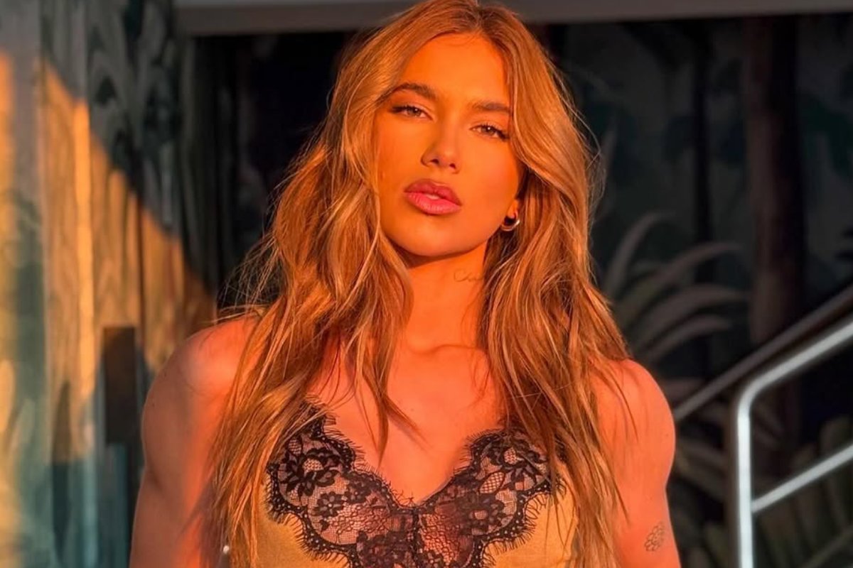 virginia fonseca tomando sol