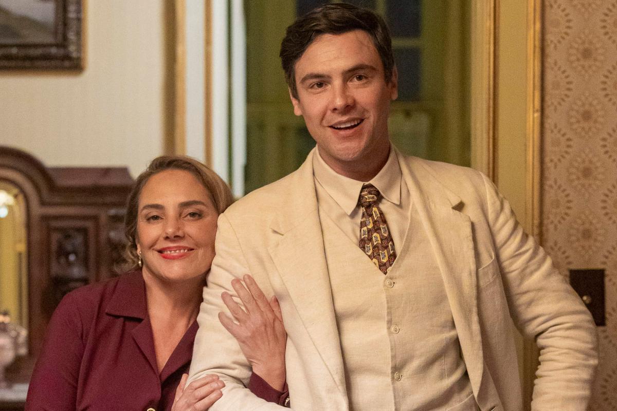 Zulma (Heloisa Périssé) e Candinho (Sergio Guizé) em Êta Mundo Melhor