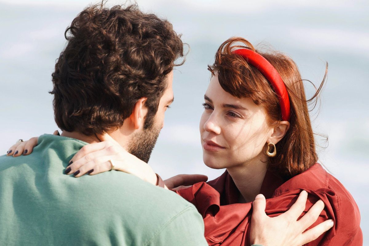 Afonso (Humberto Carrão) e Solange (Alice Wegmann) em 