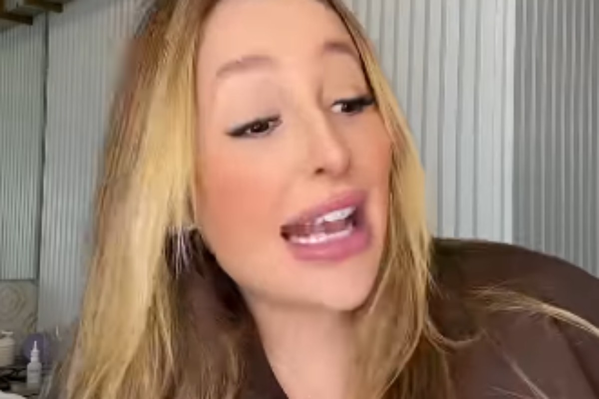 any awuada mostrando teste de dna da filha após expor festa com neymar