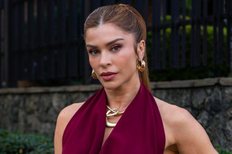 Arminda (Grazi Massafera) em Três Graças