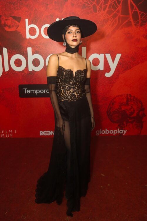 Alanis Guillen (Flora/Vermelho Sangue)