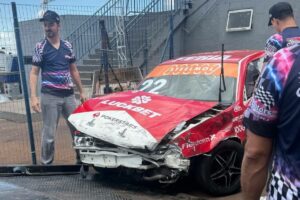 carro de caio castro de corrida quebrado em acidente