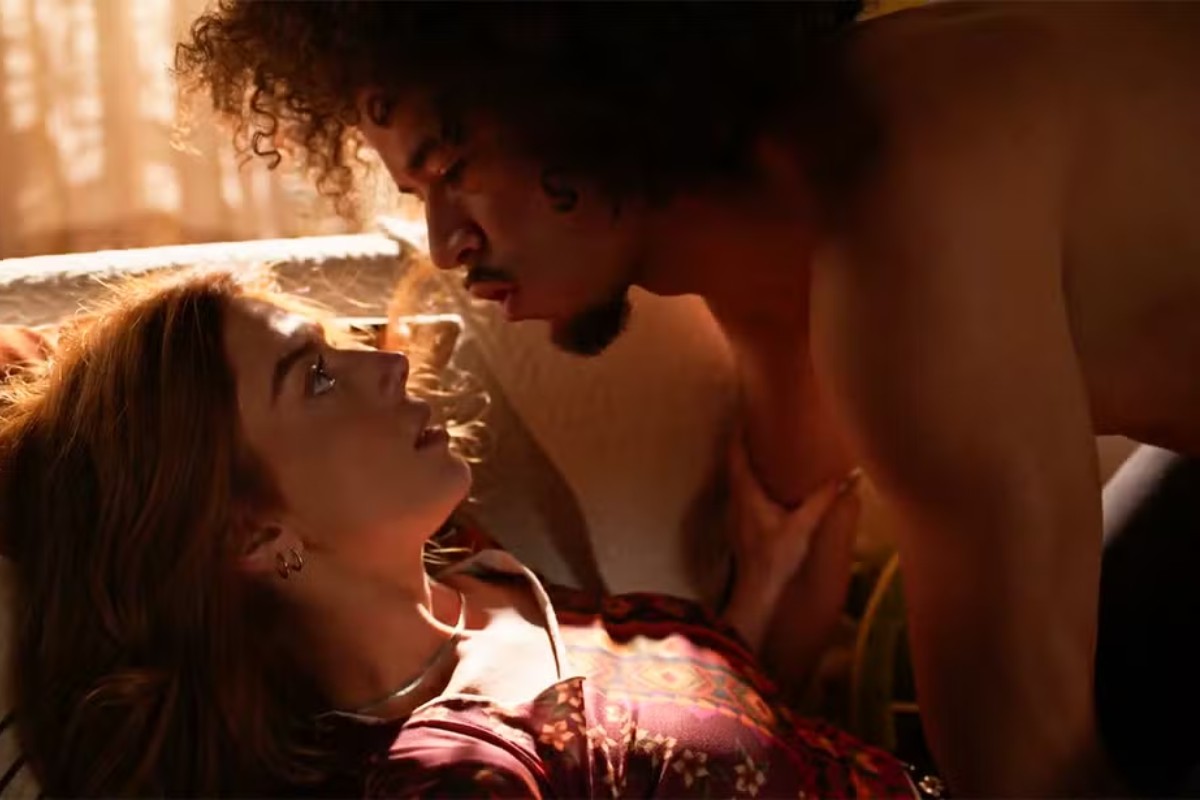 Kami (Giovanna Lancellotti) trava com Ryan (L7NNON) em 'Dona de Mim'