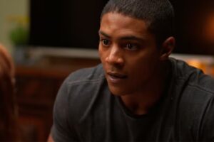 Marlon (Humberto Morais) bravo com Kami (Giovanna Lancellotti) em Dona de Mim