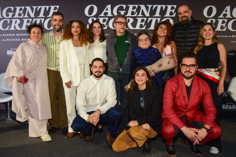Elenco na coletiva de imprensa de "O Agente Secreto"