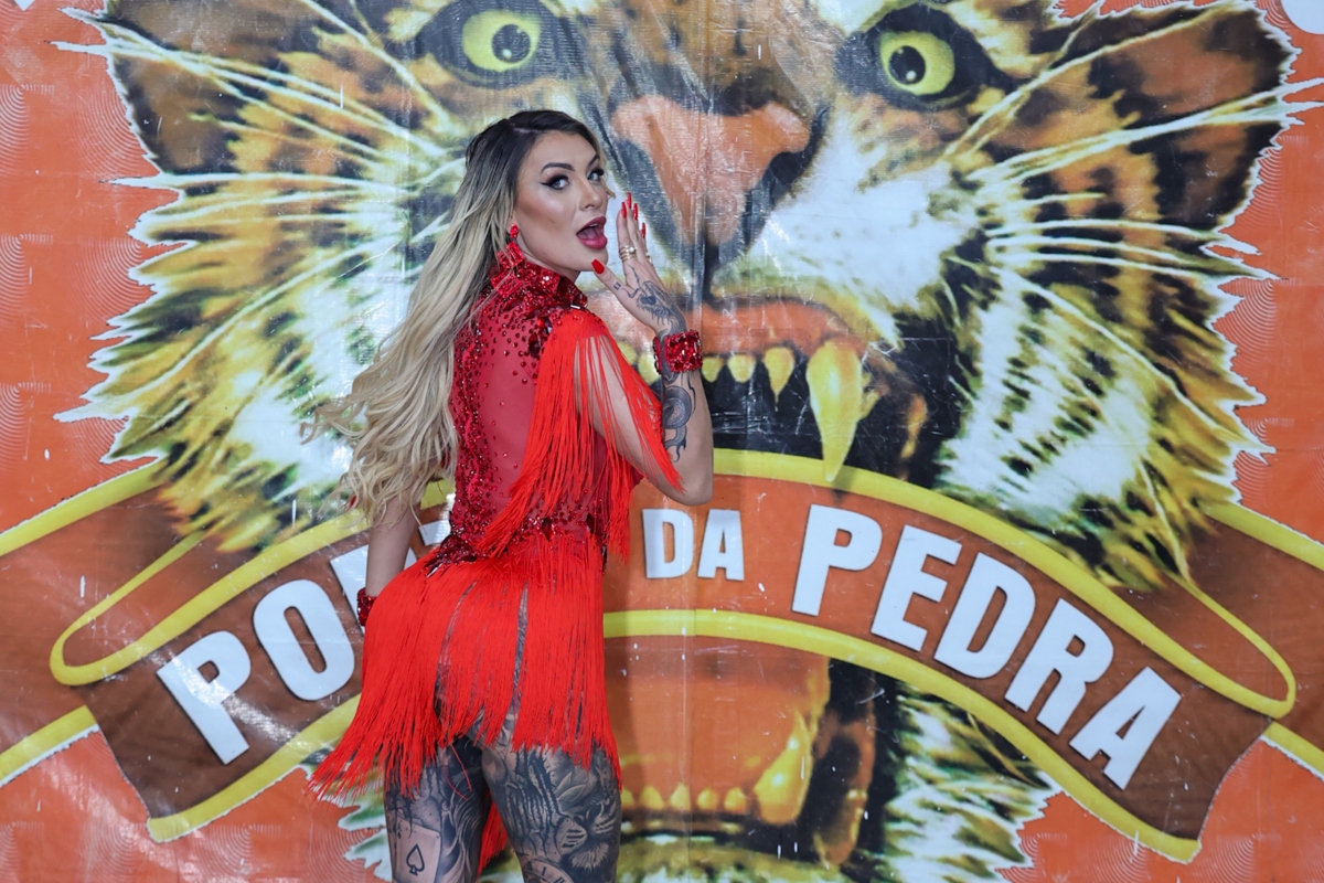 Andressa Urach no ensaio da Porto da Pedra
