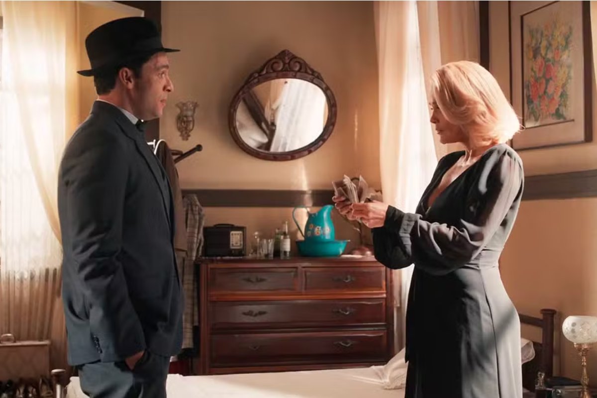 Celso (Rainer Cadete) tenta convencer Sandra (Flávia Alessandra) a desistir de vingança em 'Êta Mundo Melhor'