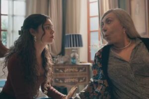 Gerluce (Sophie Charlotte) e Josefa (Arlete Salles) em 'Dona de Mim'