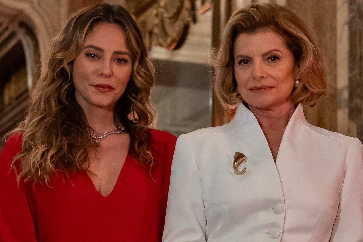 Heleninha (Paolla Oliveira) e Odete (Debora Bloch) em 