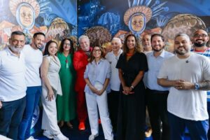 janja visitando barracão da acadêmicos de niterói