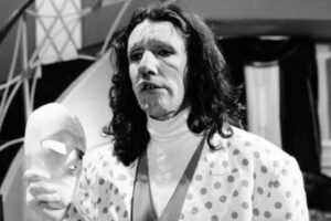 mascarado adonai (breno moroni) em a viagem